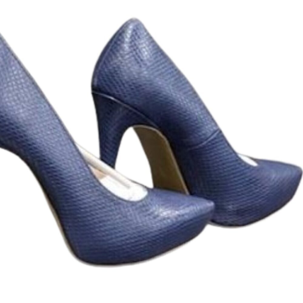 BCBGeneration Penni Navy Heels Size 6.5M/37